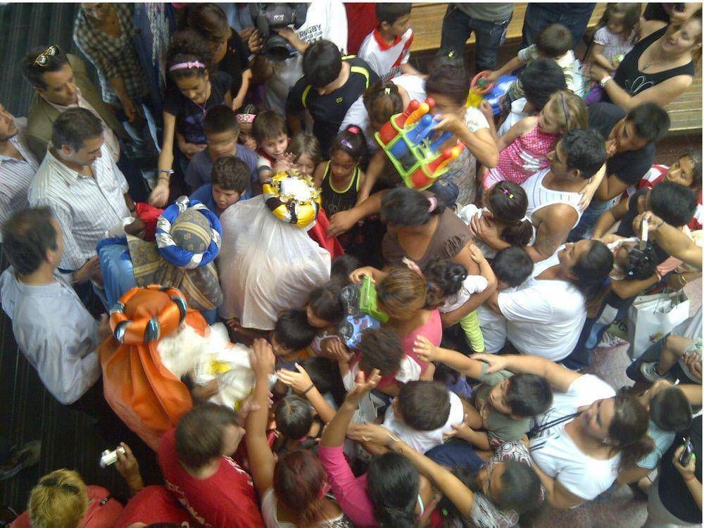 Humoristas cordobeses acompa�aron a los Reyes Magos