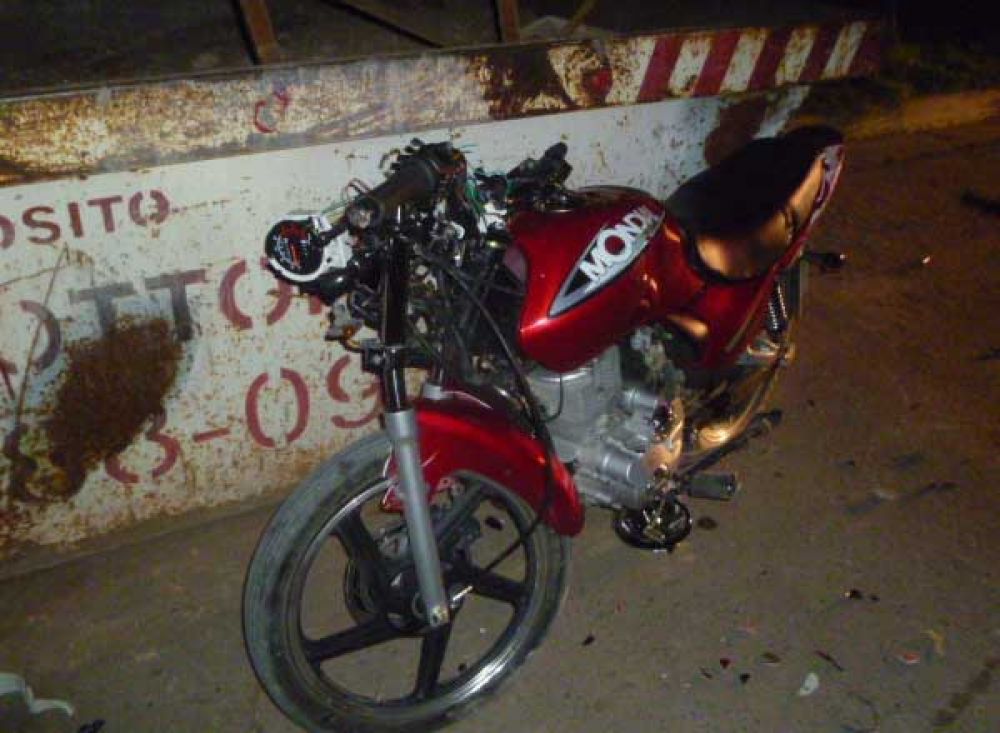 Muri� el adolescente que en moto choc� un volquete