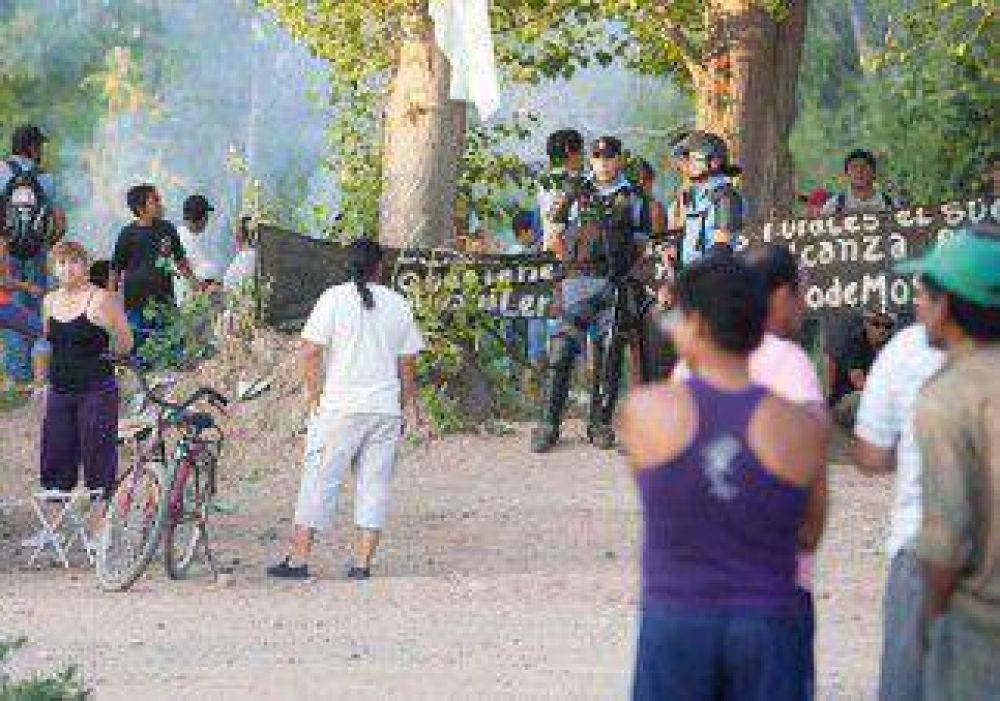 Desalojaron a unas 80 familias que tomaron un lote privado en El Cha�ar