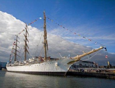 La Fragata Libertad ya ingres� a aguas argentinas
