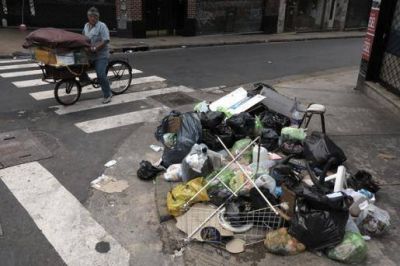 Tras el acuerdo, comienzan a salir los camiones de recolecci�n de residuos