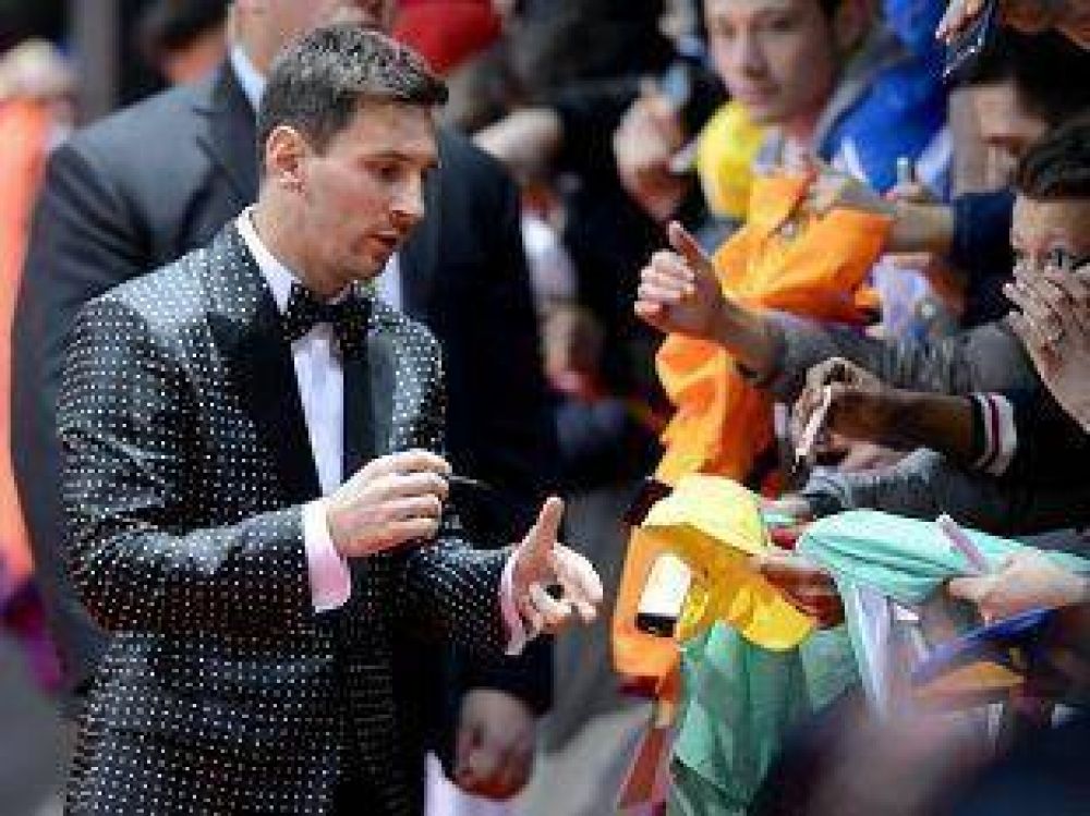 El llamativo smoking de Messi para la ceremonia