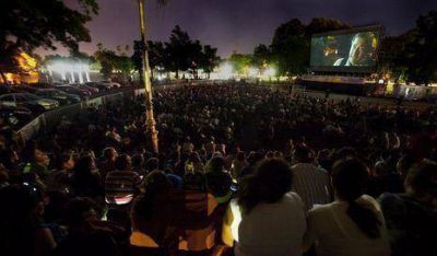 Lanzan ciclo de cine al aire libre