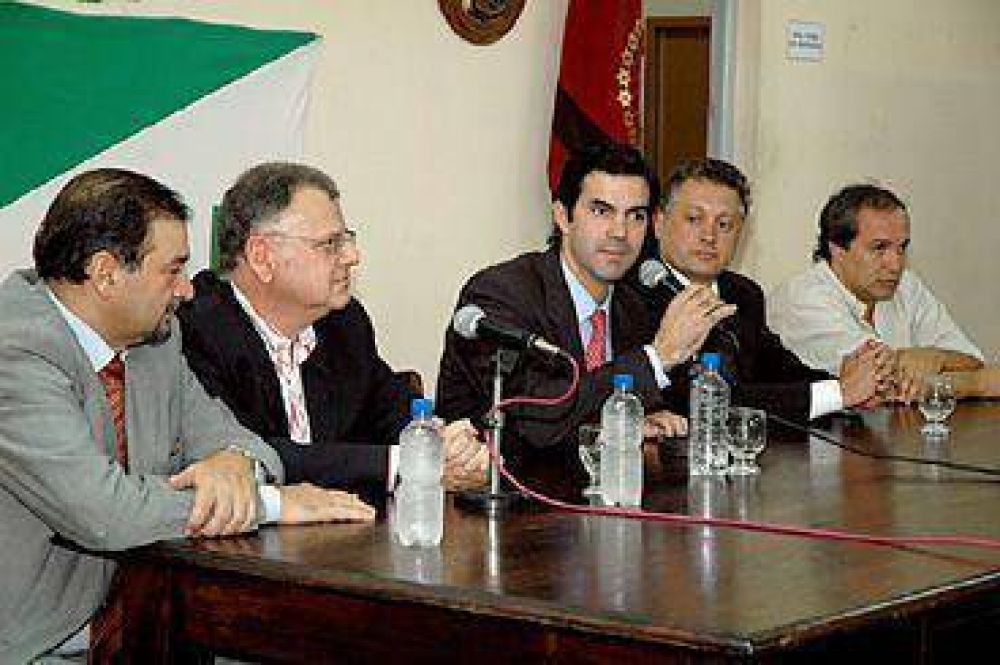 El Gobierno y el municipio encarar�n obras de infraestructura en clubes. 