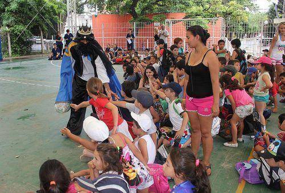 Los Reyes Magos visitaron la Colonia del Campo N�1 en Beccar
