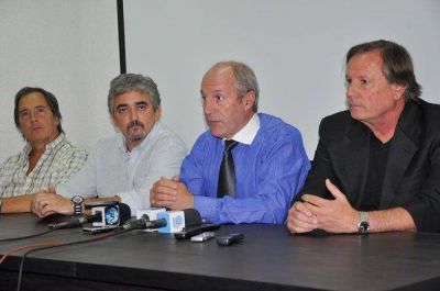 "Torreani quer�a cobrar dos veces por el mismo trabajo", replic� el Ministerio de Salud
