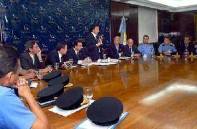 Anoche llegaron a la provincia 130 gendarmes desde C�rdoba.