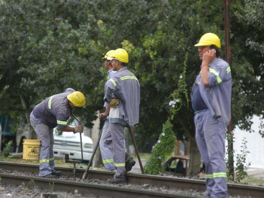 Se realizan obras en las v�as del Roca