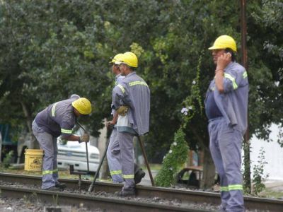Se realizan obras en las v�as del Roca