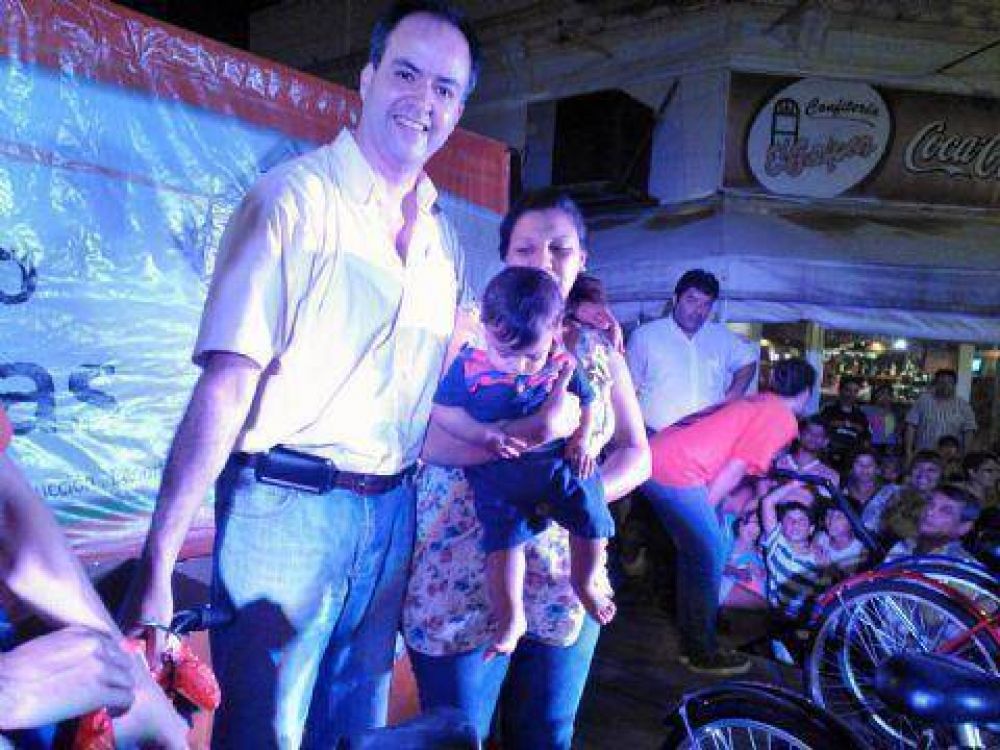 Rojas: el gobierno de Caso organiz� multitudinario festejo del D�a de Reyes