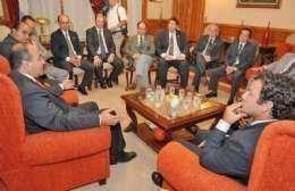 Abogados invitan a Manzur a discutir