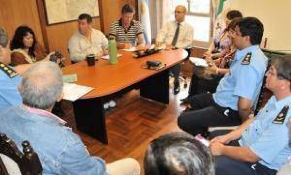 La junta provincial de Defensa Civil coordina tareas ante eventuales dificultades producidas por las fuertes lluvias 