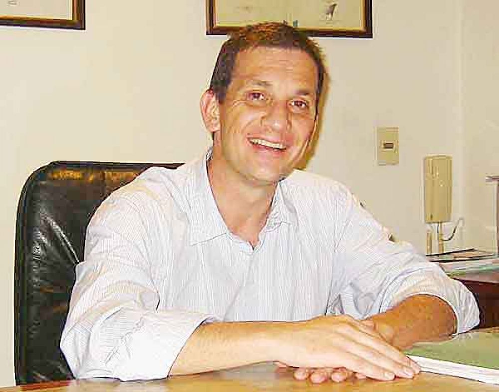 Costa Brutten renunci� como secretario de Hacienda 
