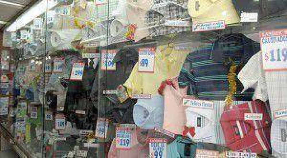 Los comercios de Lomas ofrecen todos los talles y suman clientes