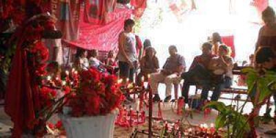 Cientos de devotos visitan el santuario del �Gauchito Gil� 