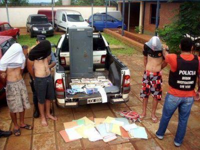 Tres detenidos por el robo de 500 mil pesos a comercio de San Vicente