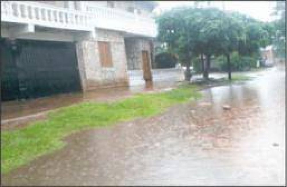 Vecinos de Villa Urquiza reclaman el entubado del arroyo Vicario