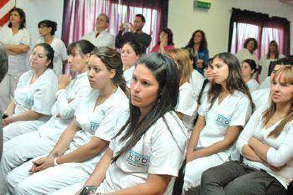 Incorporan personal de enfermer�a en el Hospital San Jos�