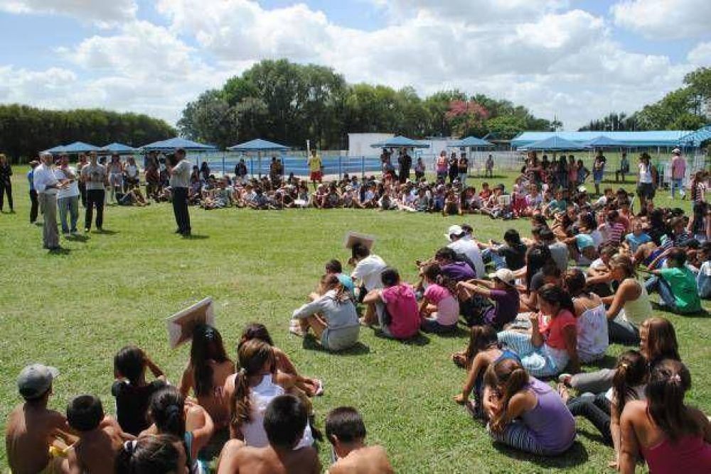 Sin piletas, comenzaron las escuelas la Acci�n de Verano