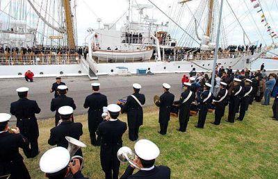 Mar del Plata, lista para recibir con una fiesta a la Fragata Libertad
