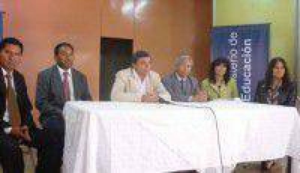 Desarrollar�n "entornos virtuales" de ense�anza en escuelas rurales 