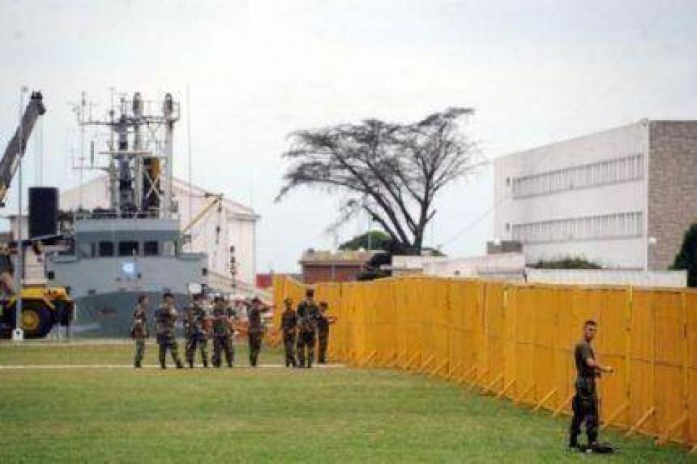 La Fragata Libertad ya navega las aguas del Mar Argentino