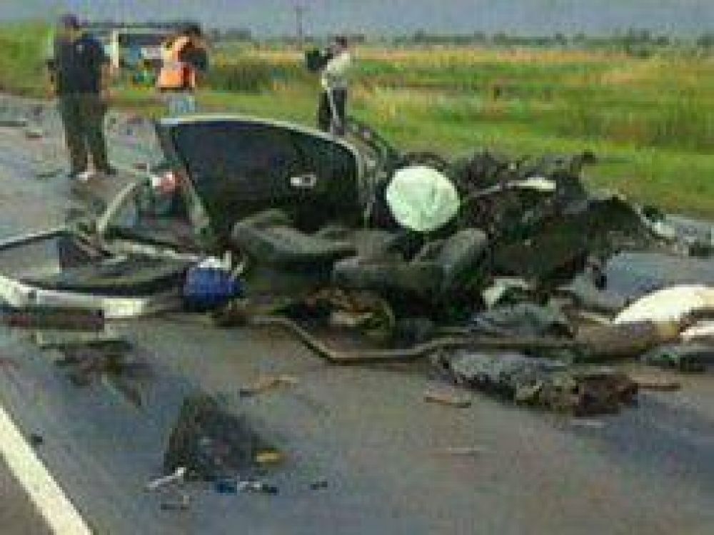 Pehuaj�: Choque fatal entre micro de V�a Bariloche y auto particular en ruta 5
