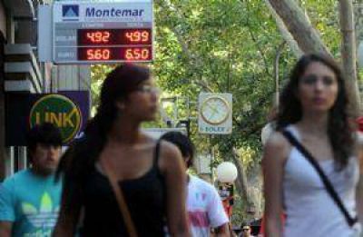 En Mendoza el d�lar oficial sigue en alza y ya se vende a 5 pesos