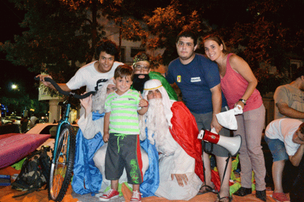 La Juventud Peronista entreg� bicicletas junto a los Reyes Magos 
