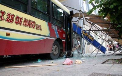 Muri� la anciana atropellada por un colectivo