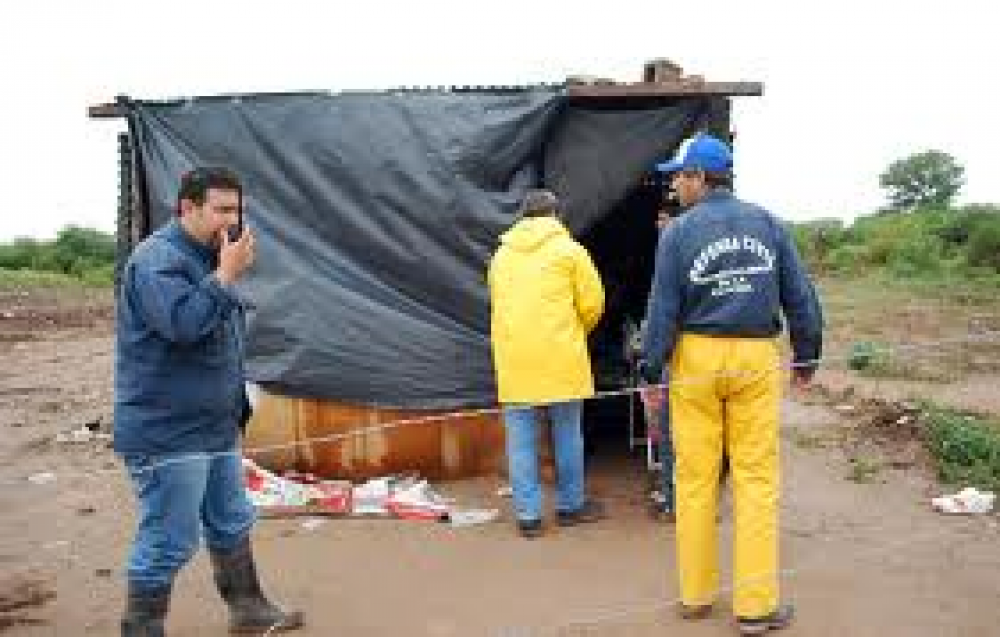 Defensa Civil asisti� a familias afectadas por las lluvias del fin de semana 