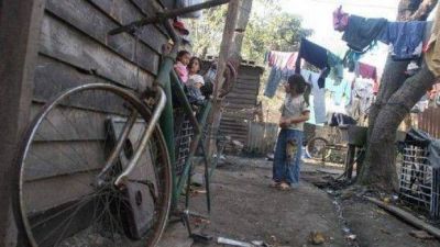 El 30 por ciento de los tucumanos vive con menos de $31,30 por d�a  