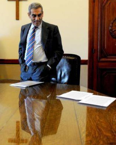 Estof�n prometi� llevar computadoras a todos los juzgados de Paz 