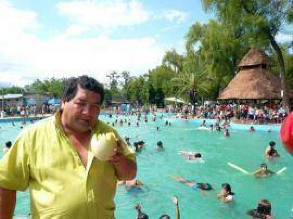 Alerta: el r�o "se podr�a llevar puesto" al balneario caribe�o de los Mellizos 