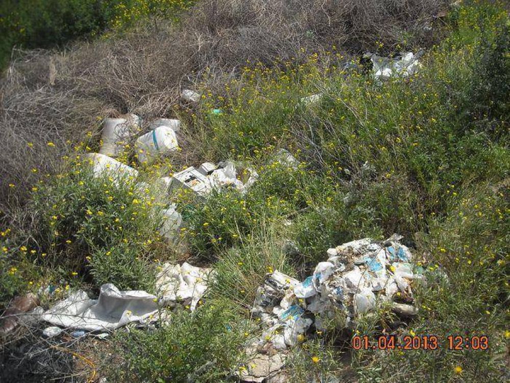 Saneamiento de basural en camino vecinal