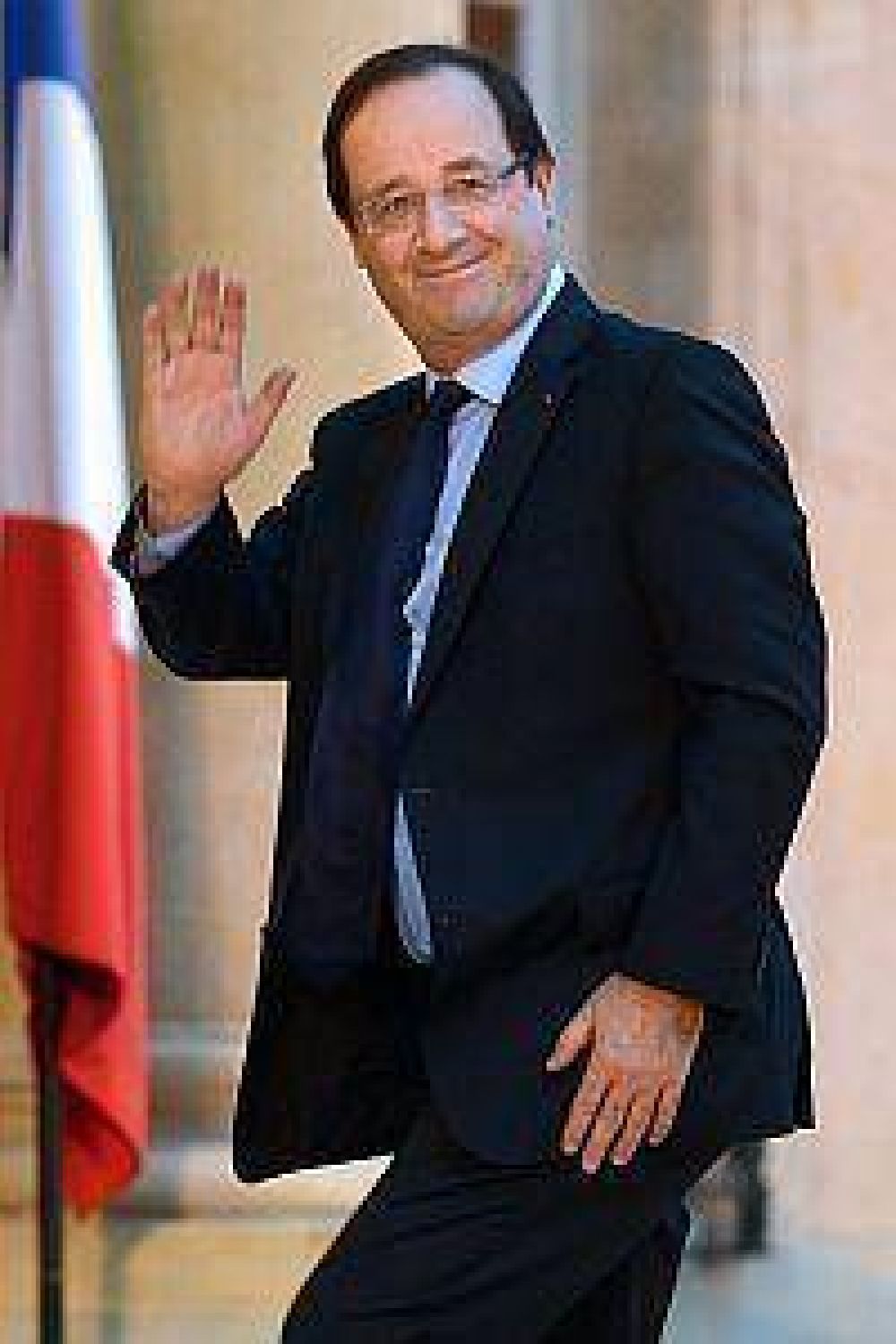Hollande suspende su viaje a la Argentina y Chile