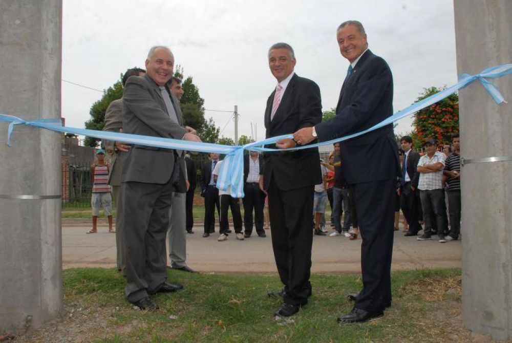 Inauguraron nuevo tendido el�ctrico