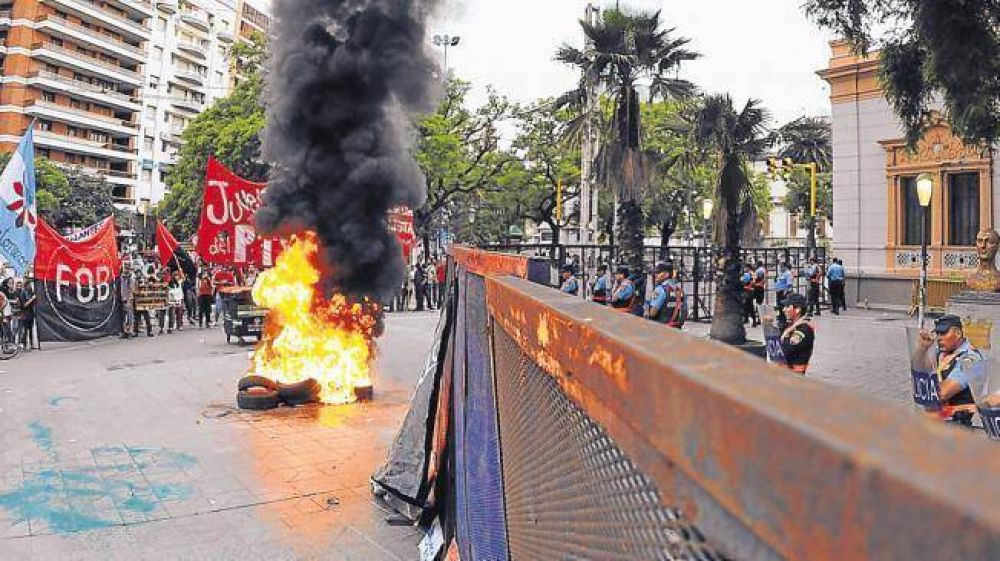 Sin apoyo opositor, la UCR aprobar� la suba del boleto