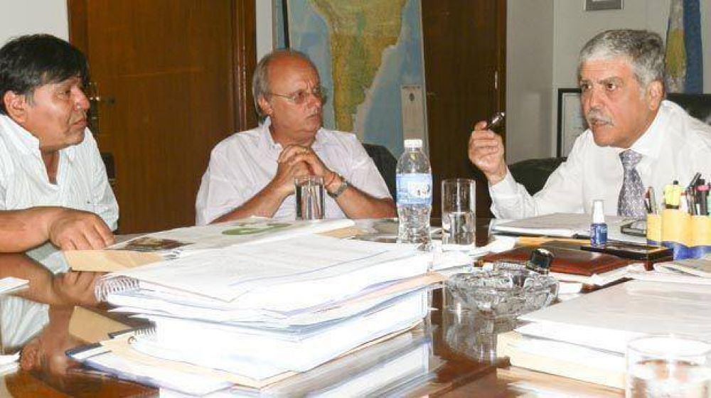 Los petroleros garantizaron la paz social en la Cuenca a De Vido 