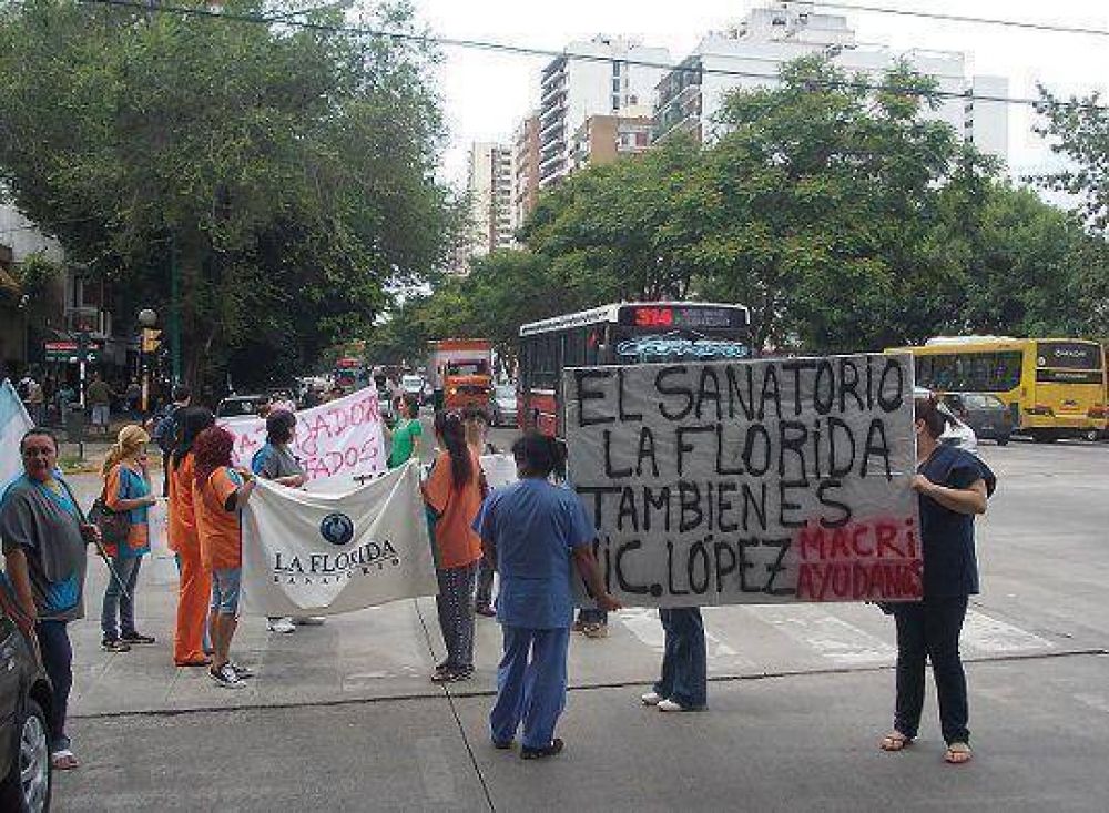 Movilizaci�n de los trabajadores de La Florida frente a la Municipalidad