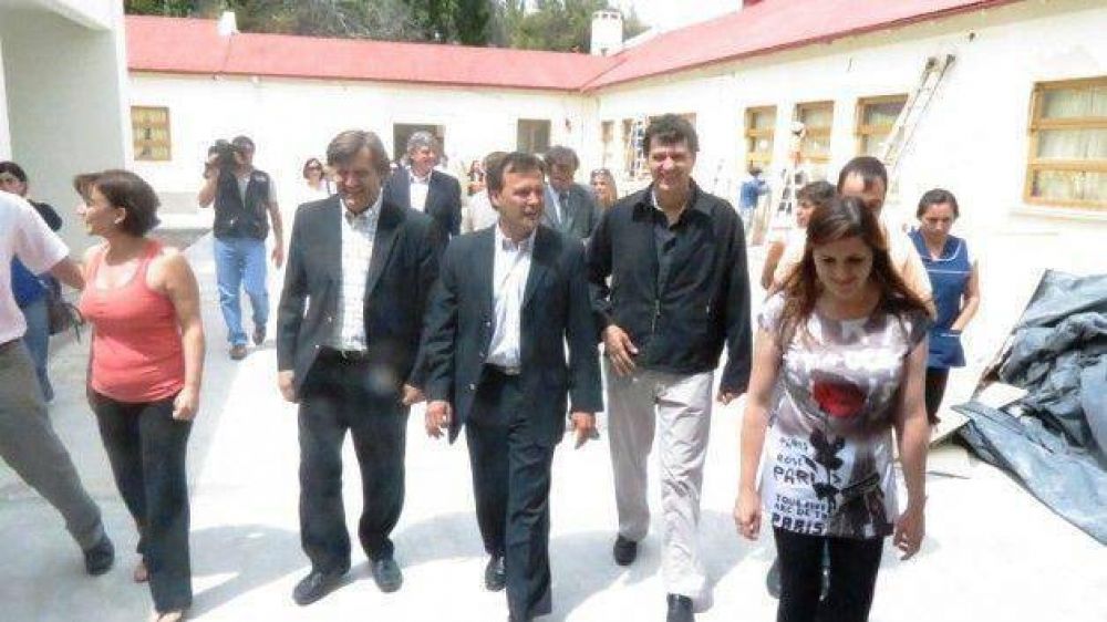 Mac Karthy recorri� obras de remodelaci�n por ocho millones de pesos en dos escuelas 