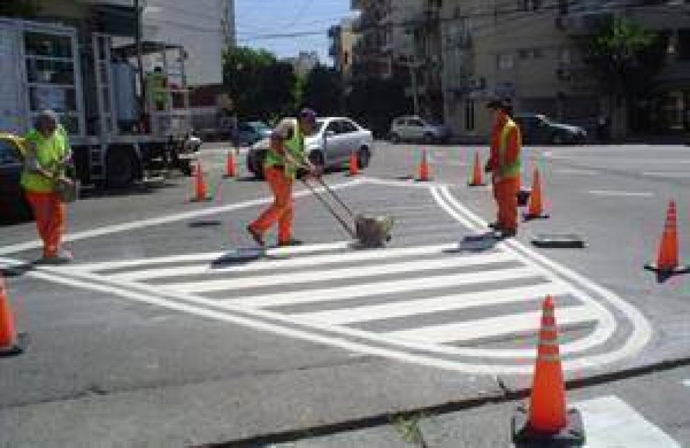 Pintan rotondas en Palermo para intentar resolver el ca�tico tr�nsito