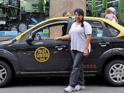 Los flamantes 360 taxis llegar�n a las calles rosarinas con cupo femenino 