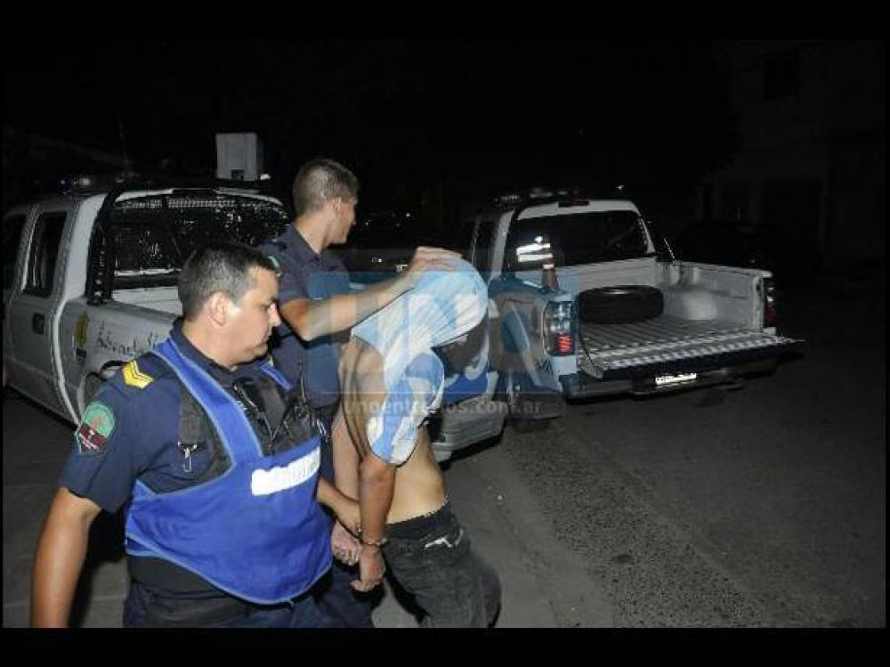 Detuvieron en Paran� a dos j�venes por robos con una r�plica de una 9 mil�metros 