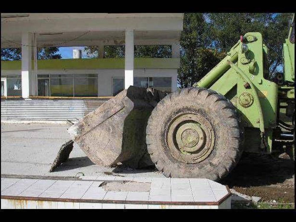 Reabrir� con fuegos artificiales la disco de Ram�rez que funciona en una antigua estaci�n de servicios 