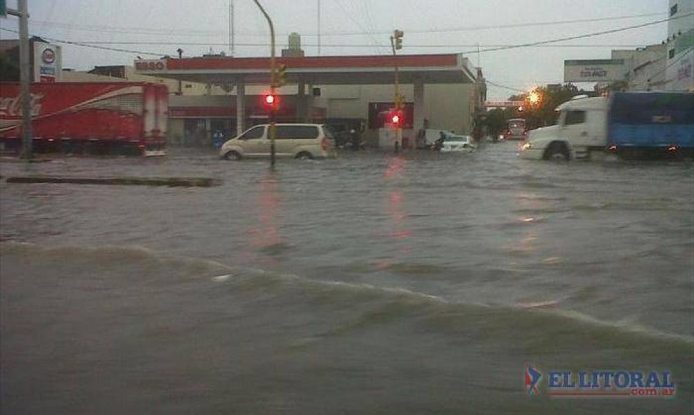 Camau recorri� la ciudad tras la lluvia y habl� de obras urgentes 