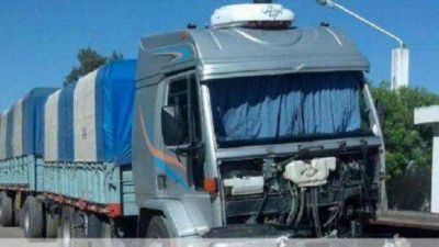Tren de pasajeros que ven�a a Tucum�n choc� con un cami�n  