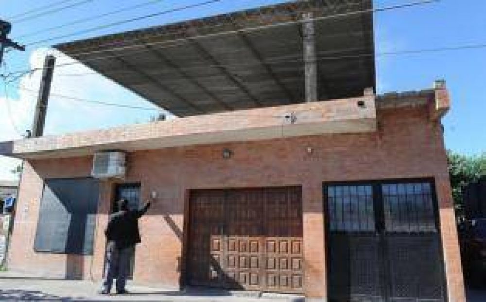 Simularon ser clientes para entrar al negocio y desvalijarlo 