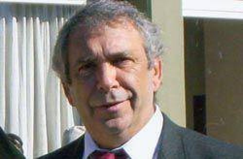 SITUACI�N POL�TICA EN COL�N  El intendente Casi quiere ser diputado como el productoragropecuario Manfredini y Soria nuevamente concejal