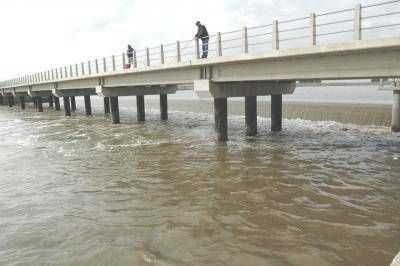 Un joven desapareci� al caer al agua en el Balneario Municipal